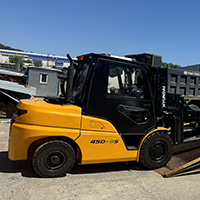 Отгрузка трех новых дизельных погрузчиков Hyundai 15D-7E и 45D-9S с дополнительным оборудованием