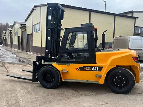 Дизельный вилочный погрузчик UN FD100T-NJR1 (фото)